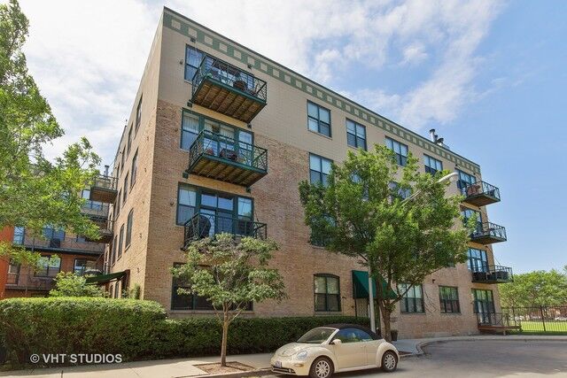 Property Photo: 2512 Bosworth Avenue 404 IL 60614