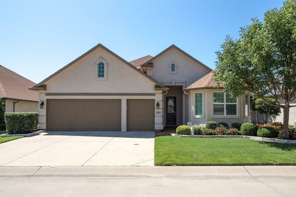 Property Photo: 9613 Lindenwood Trail TX 76207