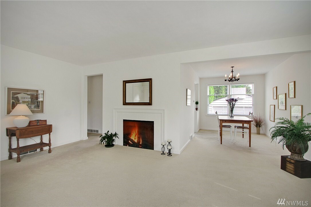 Property Photo: 4808 NE 74th St WA 98115