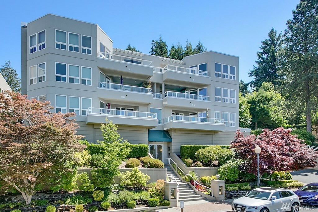 Property Photo: 2959 81st Place SE D2 WA 98040