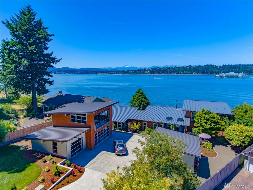 Property Photo:  3512 Beach Dr E  WA 98366 