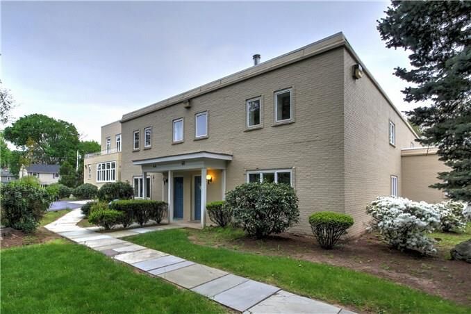 Property Photo:  46 Bassett Street 46  CT 06460