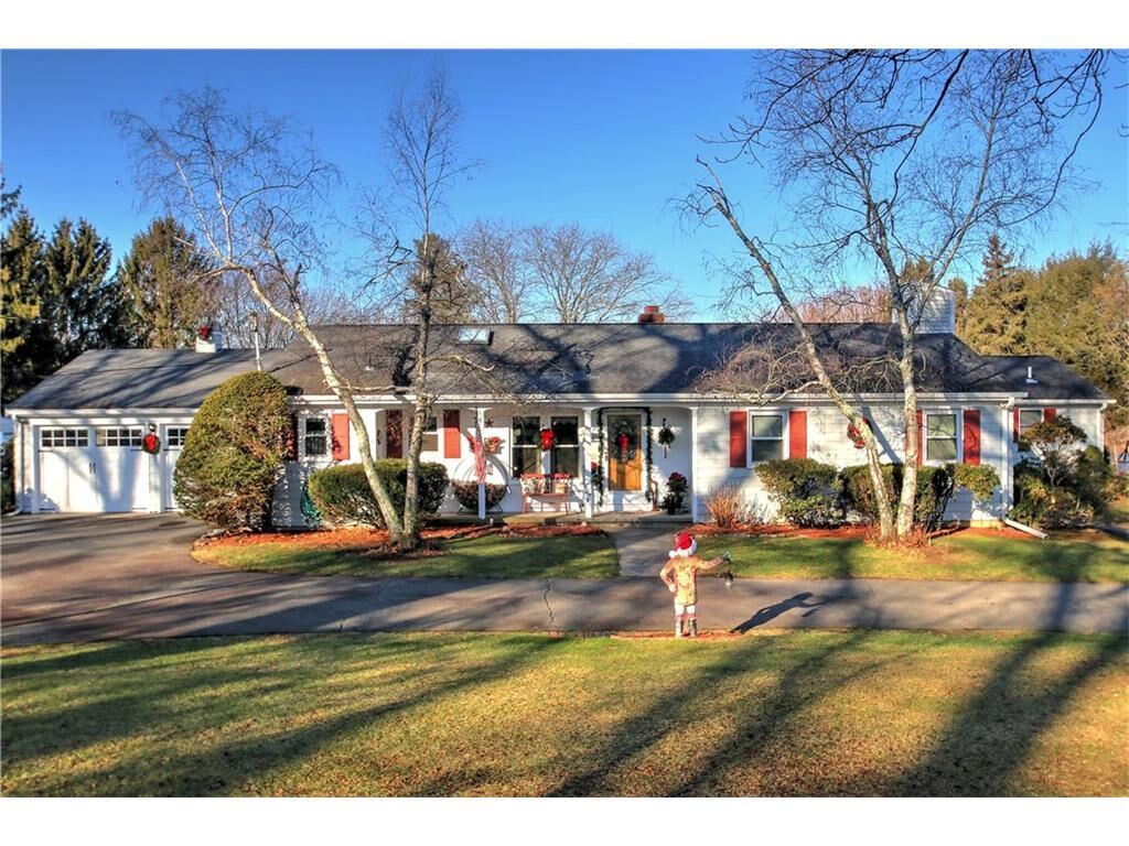 Property Photo:  