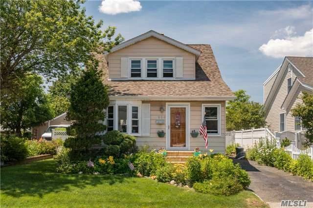 Property Photo:  906 Ardmore Place  NY 11710 