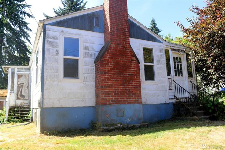 Property Photo:  1923 NE Barnett St  WA 98310 