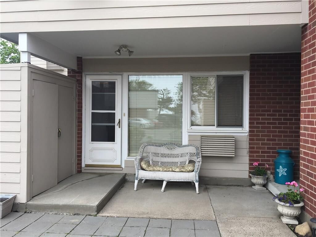 Property Photo:  14 West Walk 14  CT 06516