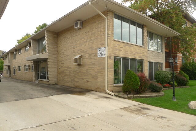 Property Photo:  1111 N Harlem Avenue 2B  IL 60302 