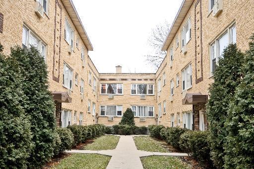 Property Photo: 1815 W Touhy Avenue 4 IL 60626