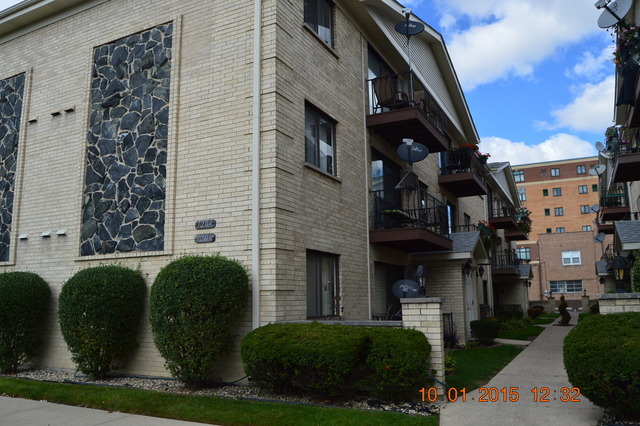 Property Photo:  7206 W Cortland Street 308  IL 60707 