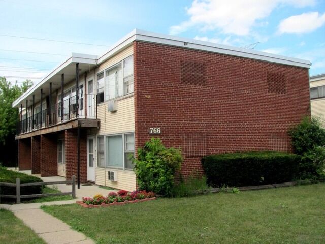 Property Photo: 766 E 5th Court D IL 60016