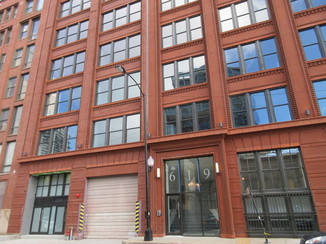 Property Photo: 619 S Lasalle Street 411 IL 60605