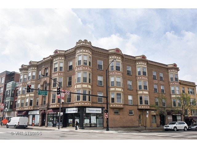 Property Photo: 907 West School Street 1B IL 60657