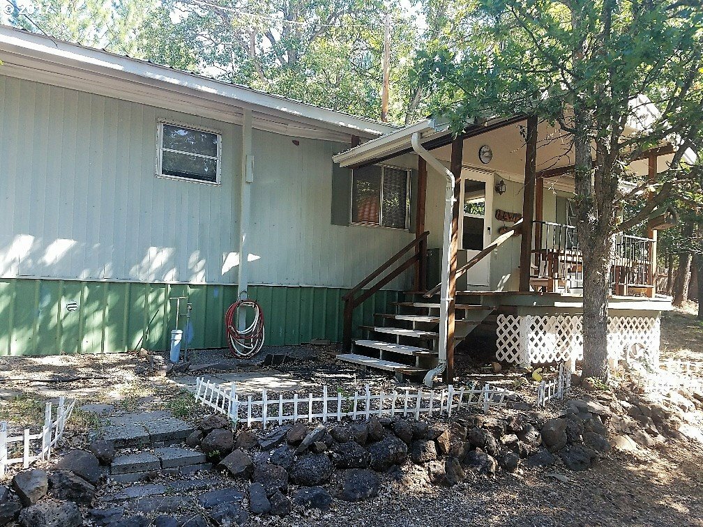 Property Photo:  413 Oak Park Ln  OR 97063 