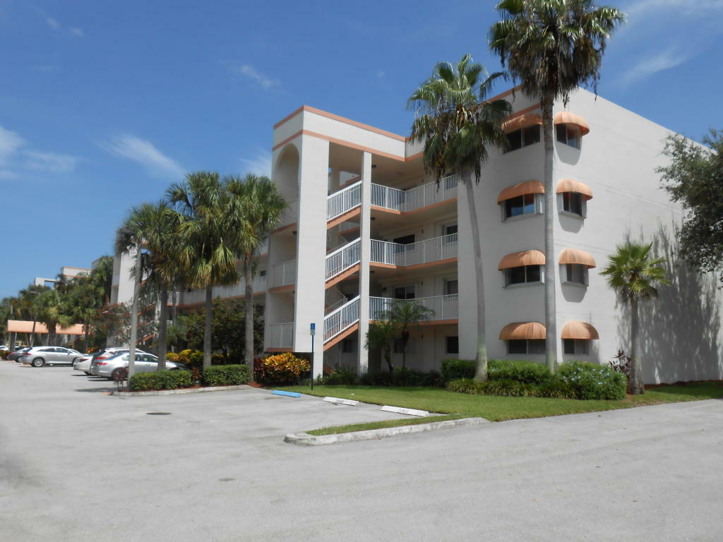Property Photo: 4734 Lucerne Lakes Boulevard E 212 FL 33467