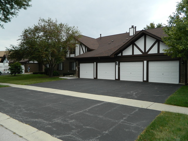 Property Photo:  841 Cross Creek Court D  IL 60172 