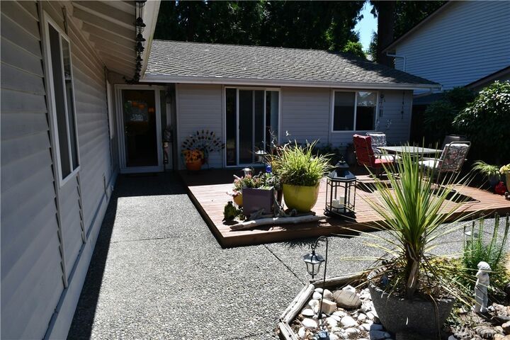 Property Photo:  13017 NE 78th St  WA 98033 