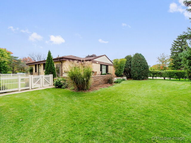 Property Photo:  890 Stratford Avenue  IL 60126 