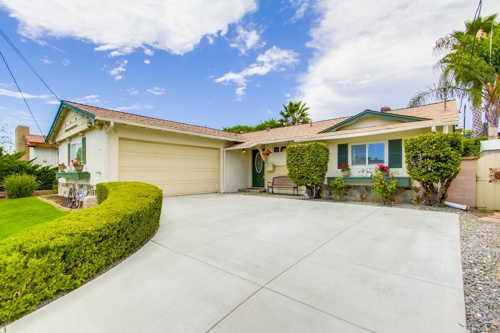 Property Photo: 8364 Lake Gaby Ave CA 92119