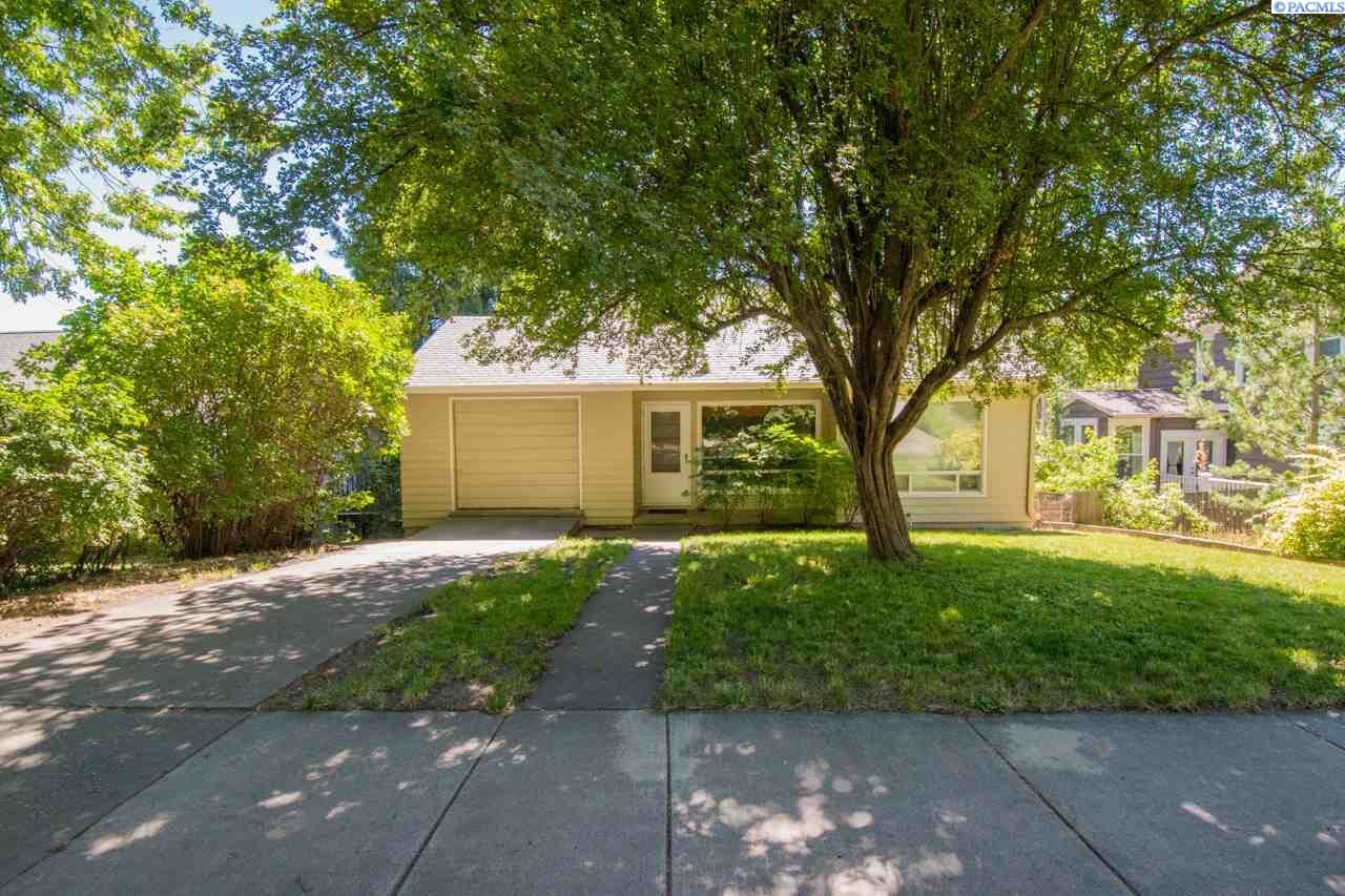 Property Photo:  220 SW State  WA 99163 