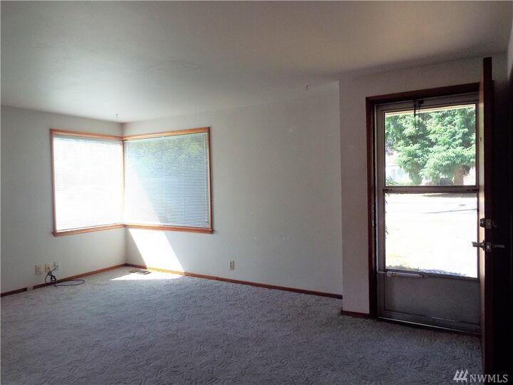 Property Photo:  721 SW 106th St  WA 98146 