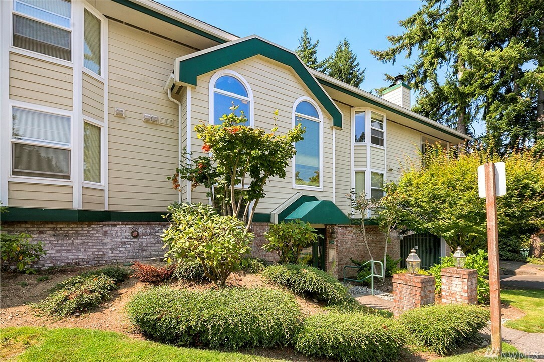 Property Photo:  609 7th Ave N B305  WA 98020 