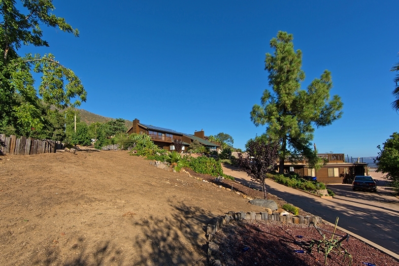 Property Photo:  564 Anderson Rd  CA 91901 