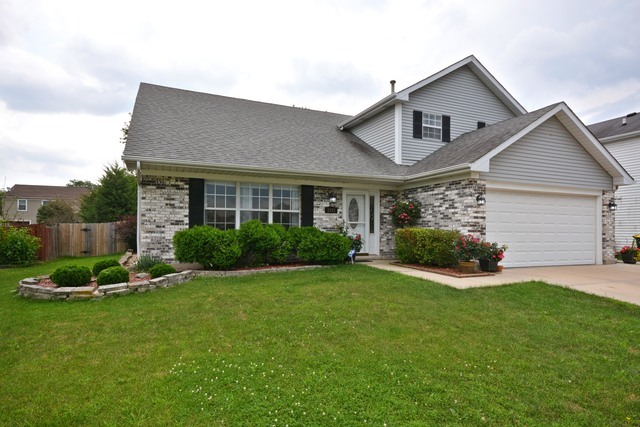 Property Photo: 1141 Spring Valley Dr Avenue IL 60188