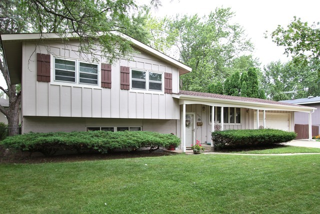 Property Photo:  984 Cambridge Lane  IL 60014 