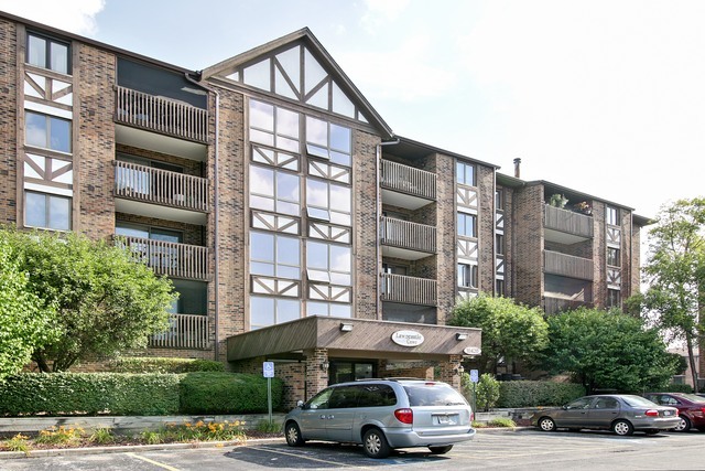 Property Photo: 10420 Circle Drive 45B IL 60453