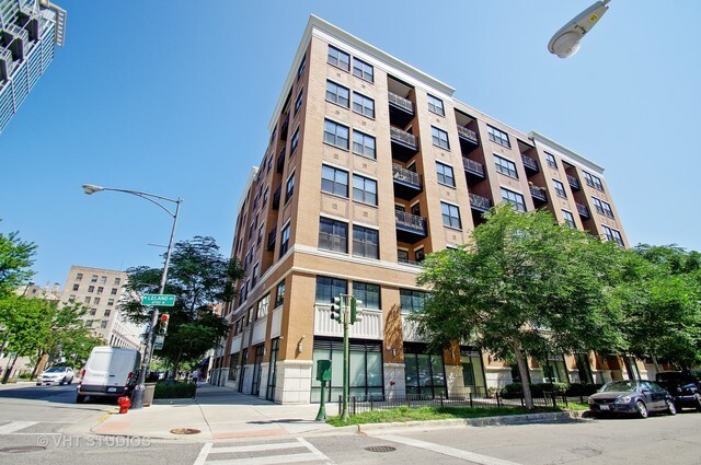 Property Photo: 950 Leland Avenue 610 IL 60640