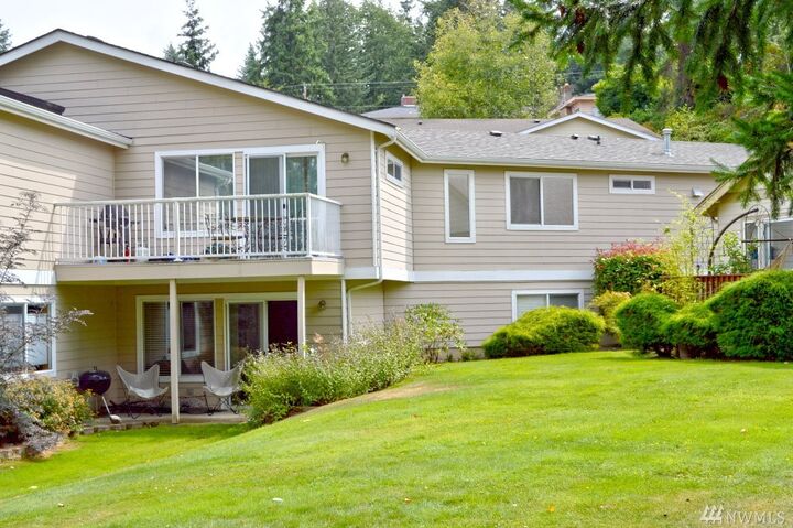 Property Photo:  1400 Whatcom St  WA 98229 