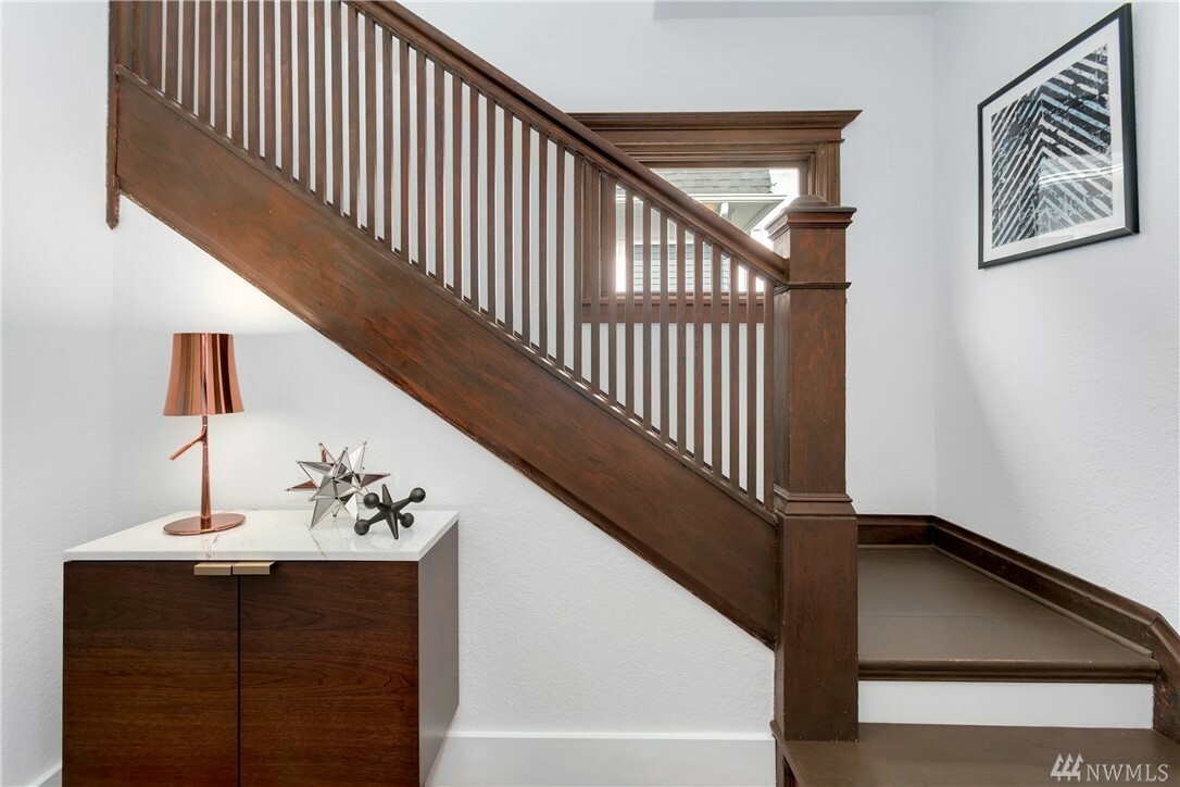 Property Photo: 2207 E Olive St WA 98122