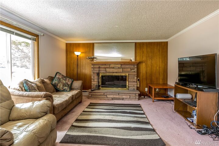 Property Photo: 1720 NE 8th WA 98277