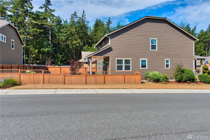 Property Photo:  3005 SW Berwick Dr  WA 98277 