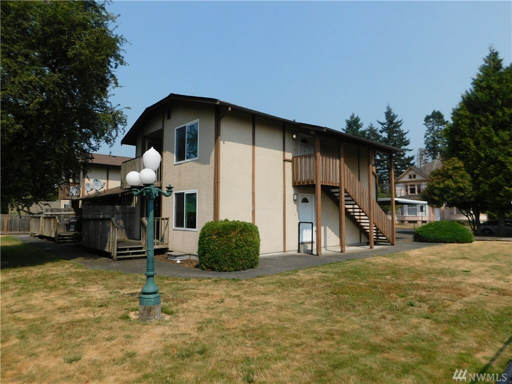 Property Photo:  408 2nd St NW  WA 98371 