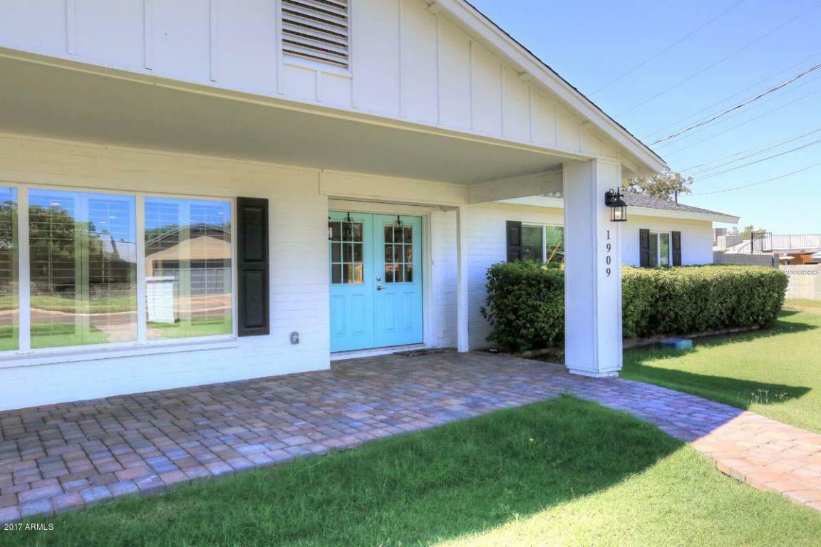 Property Photo: 1909 E Berridge Lane AZ 85016