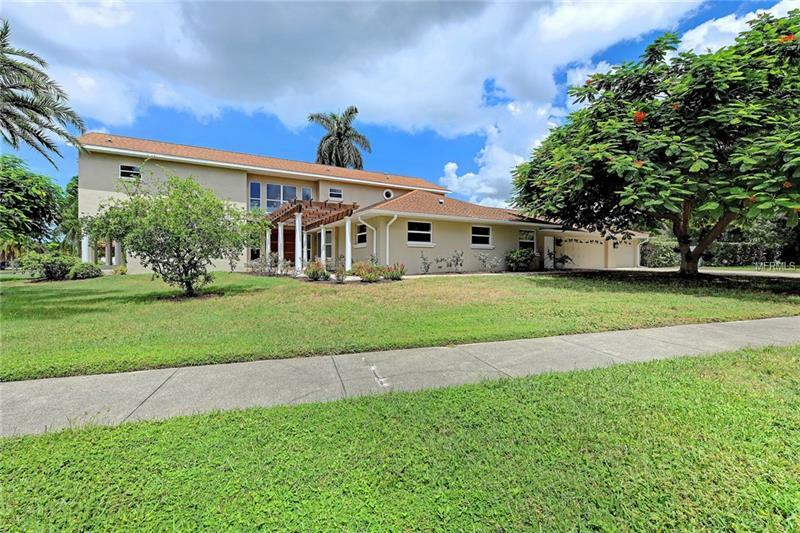 Property Photo:  7535 Westmoreland Drive  FL 34243 