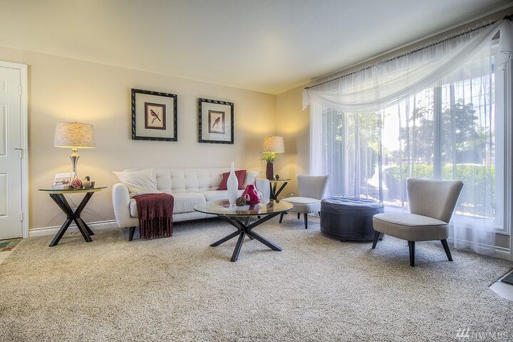 Property Photo:  722 Shelton Ave NE  WA 98056 