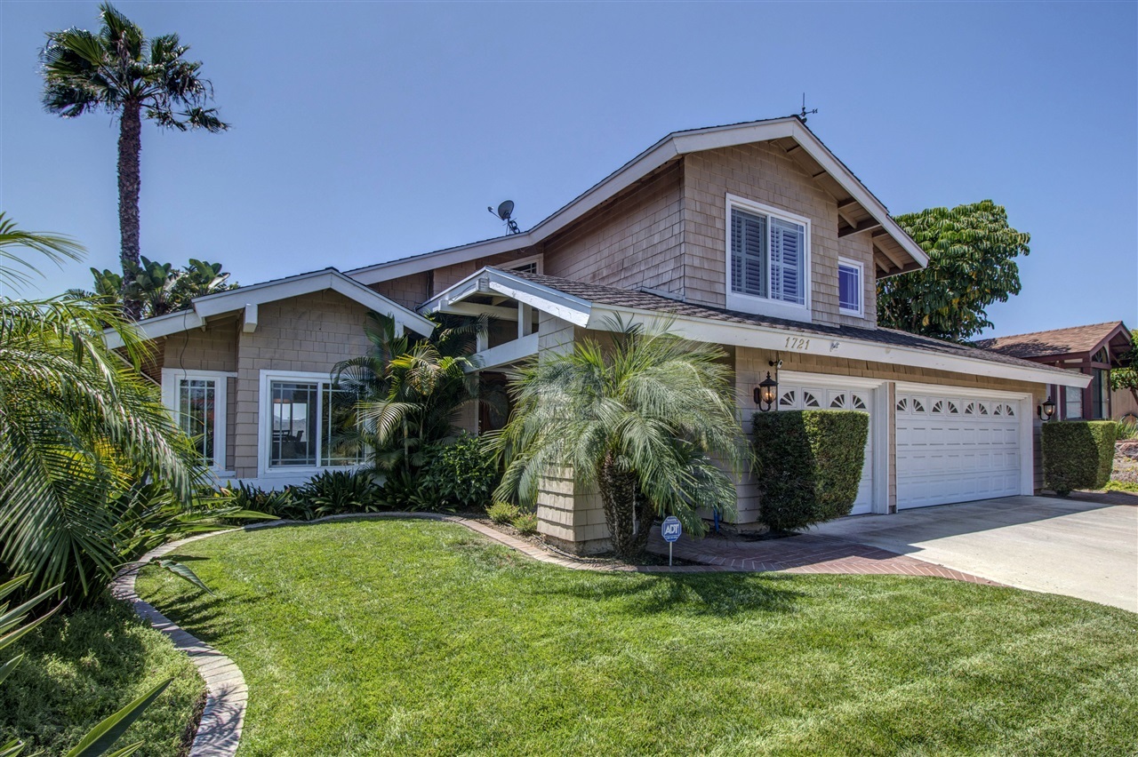 Property Photo: 1721 Bridgehampton Pl CA 92019