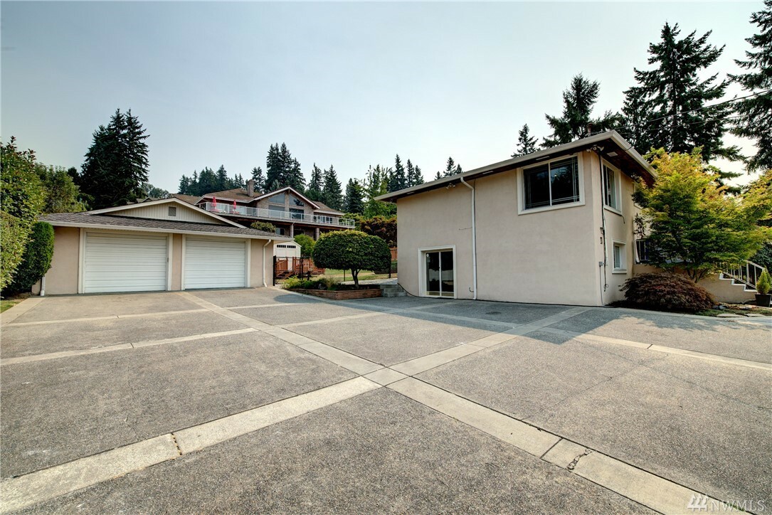 Property Photo:  444 E Lake Sammamish Pkwy NE  WA 98074 