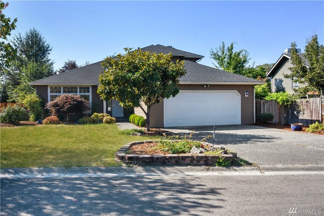 Property Photo:  15605 157th Ave SE  WA 98058 