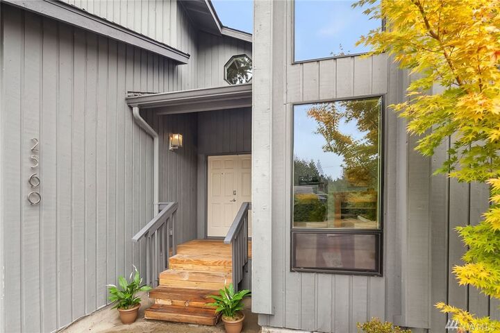 Property Photo: 2560 NE 96th St WA 98115