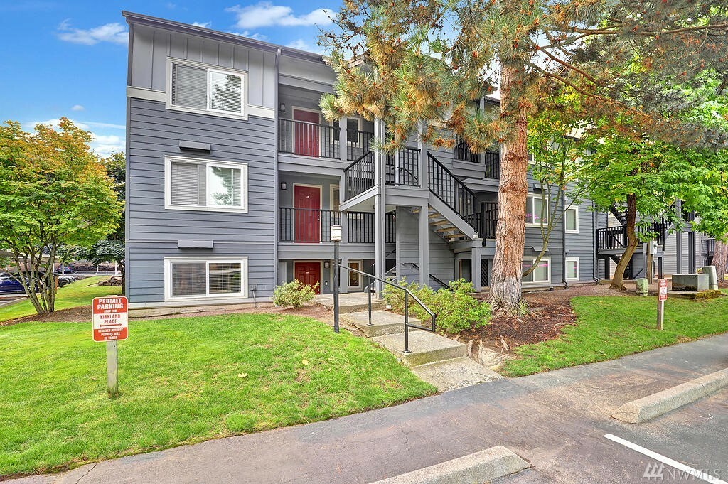 Property Photo: 11103 NE 124th Lane E-117 WA 98034
