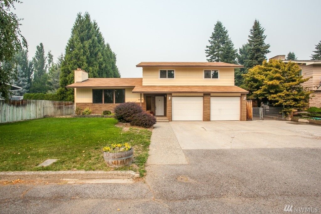Property Photo:  1421 SE 2nd St  WA 98802 