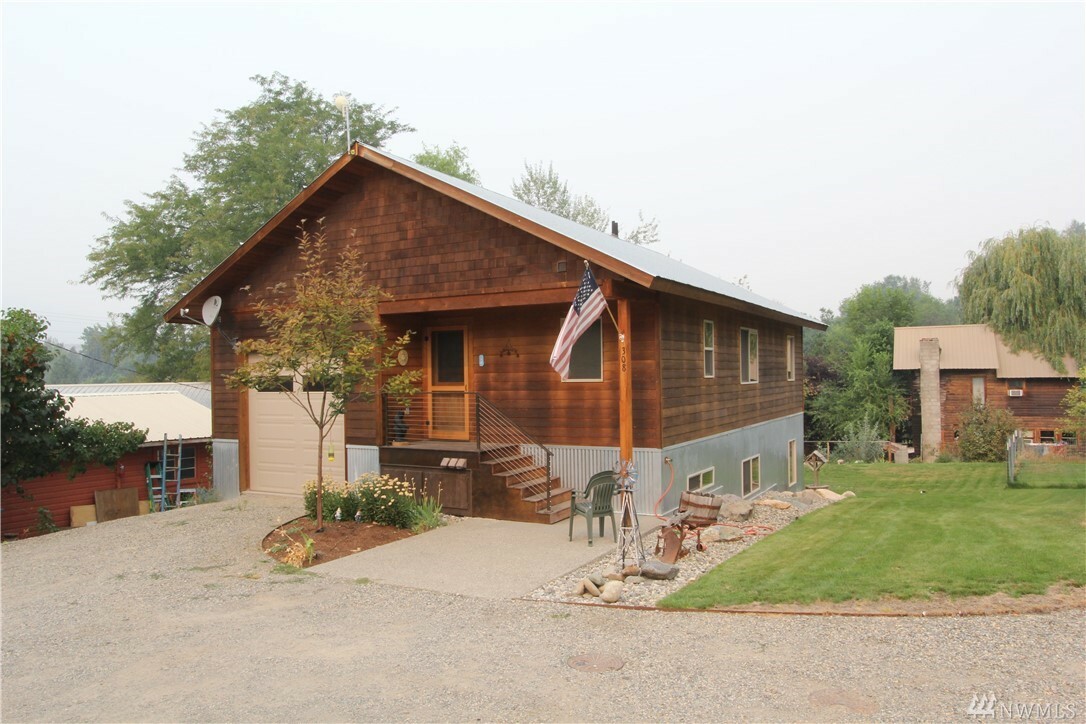 Property Photo:  308 Washington St  WA 98862 