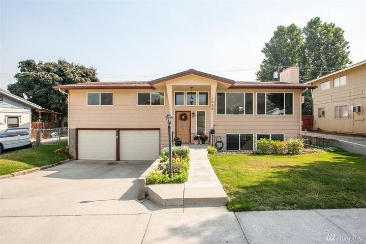 Property Photo:  1025  Glenwood Avenue  WA 98801 
