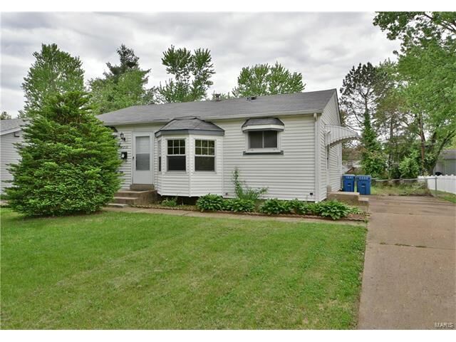 Property Photo: 12161 Sunnycrest Place 63043