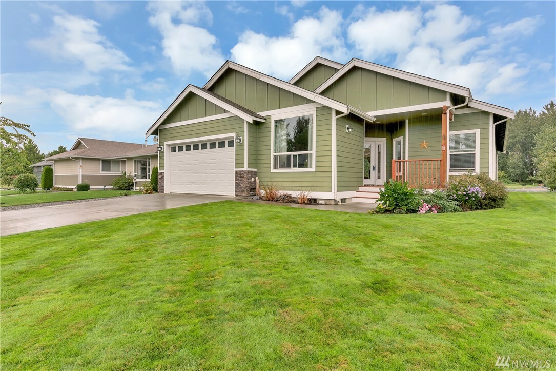 Property Photo:  203 Lincoln Cir  WA 98295 