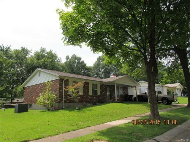 Property Photo:  2352 Outlook Drive   63136 