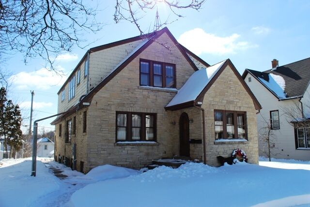 Property Photo: 1009 Summer St 1009A WI 53095